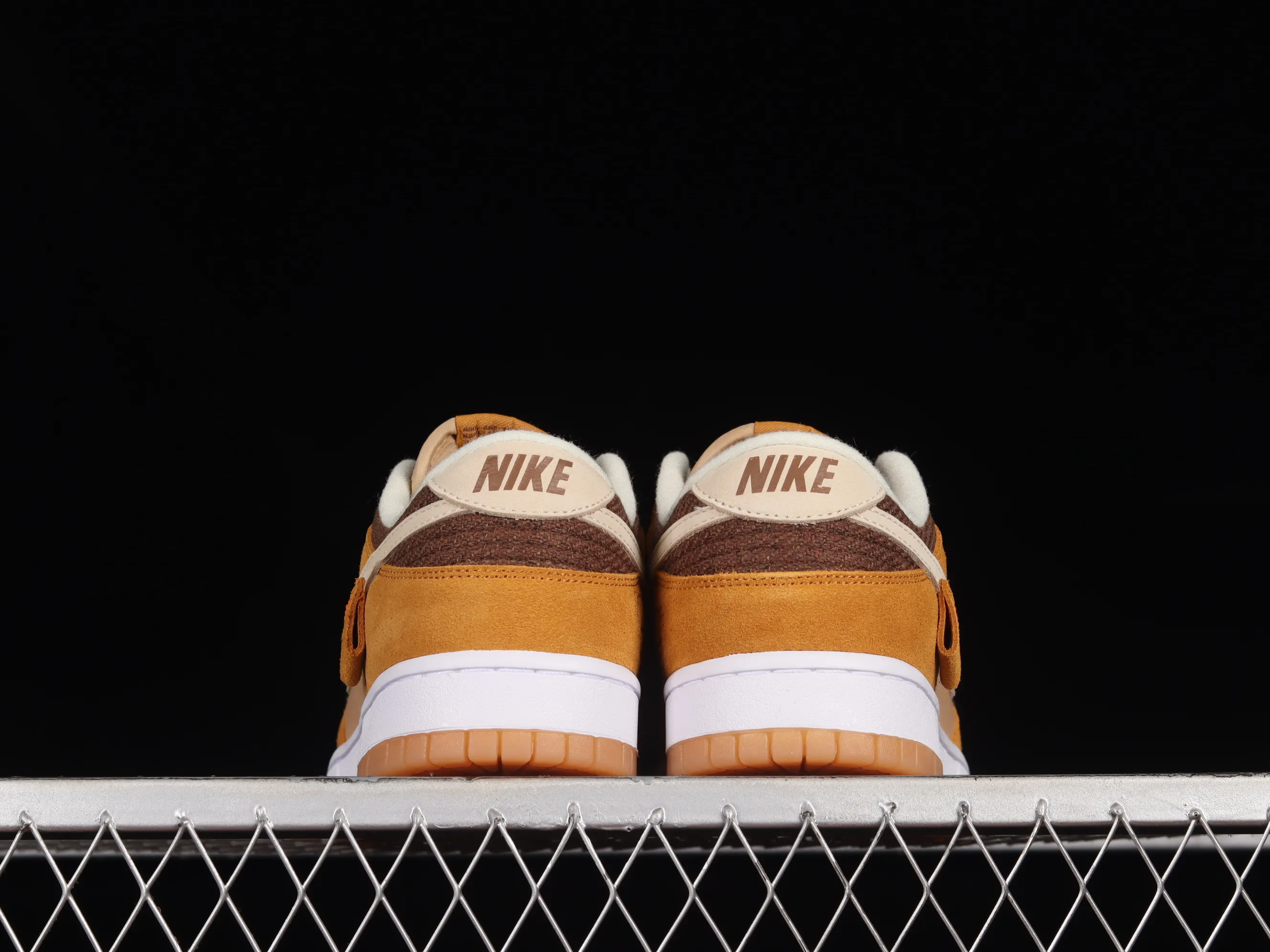 All categories Nk SB Dunk series Nk SB Dunk Low low-top sneakers F version Nk Dunk Low Bear joint name wheat color SB low-top sports and leisure sneakers DZ5350-288